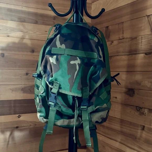 Vintage Camouflage Backpack Military Style Camo Rucksack Adjustable Straps GUC - Picture 11 of 11